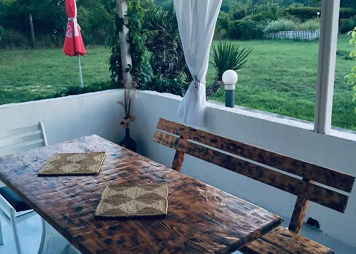 Maria Nyaraló Ahtopol